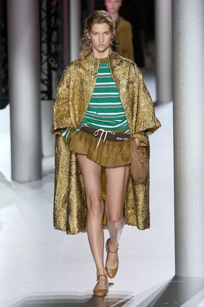 Look 50